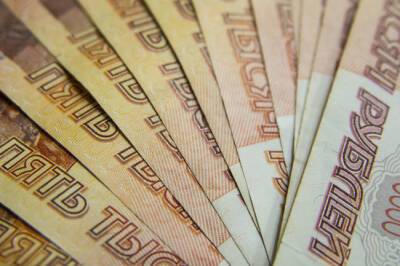 Экономист объяснил, почему копить деньги в «кубышке» стало опасно