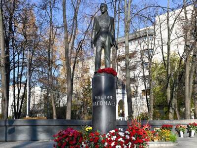 В столице отремонтируют памятник Муслиму Магомаеву