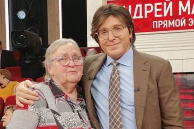 В программе Малахова примет участие бабушка пропавшей Елены Логуновой