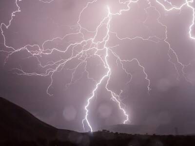 На Австралию за сутки обрушилось более 1,3 млн молний