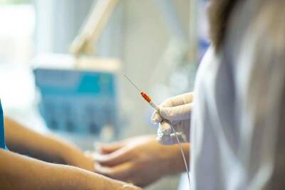 Вирусолог Шестопалов: Вакцинация снижает риск смерти пациентов с COVID-19 в 10 раз