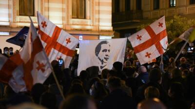 Саакашвили согласился прекратить голодовку, но поставил условие