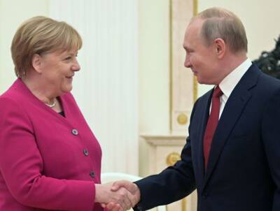 Путин указал Меркель об агрессивной политике Киева на Донбассе