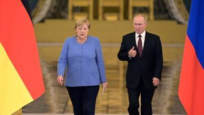 Меркель назвала "гибридной атакой" Минска ситуацию с мигрантами