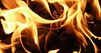 В Киеве горит плавучее кафе