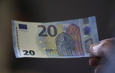 Доллар и евро дорожают на торгах "Московской биржи"