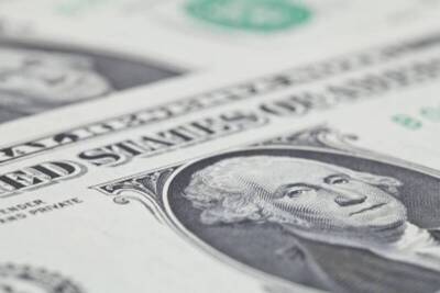 За первые пять минут торгов курс доллара США повысился до 71,6765 руб.