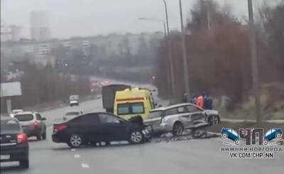 Автомобили столкнулись в Приокском районе из-за ледяного дождя