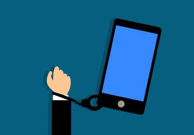 Жителя Астраханской области обвиняют в краже мобильного телефона