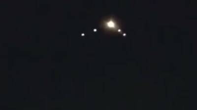 Жители Петербурга засняли на видео ярко светящийся НЛО