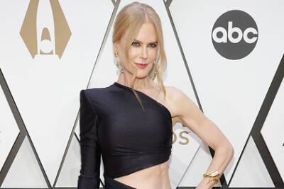 54-летняя Николь Кидман появилась на публике в оголяющем тело платье