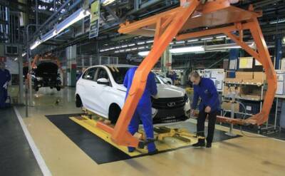 Российская автомобилестроительная компания АвтоВАЗ на одном из заводов полностью остановила производство