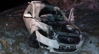 В Чувашии легковушка влетела в фуру: женщина-водитель умерла по дороге в больницу