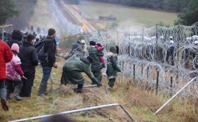 Мигранты прорвались через польскую границу