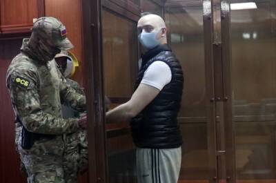 Иван Сафронов получил выговор в СИЗО из-за обнаружения в камере бритвенного лезвия