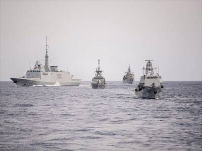 ОАЭ и Бахрейн впервые проводят с Израилем военно-морские учения