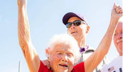 105-летняя Джулия Хокинс по прозвищу Ураган установила мировой рекорд на стометровке