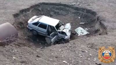 В Башкирии ВАЗ вылетел в яму – водитель погиб
