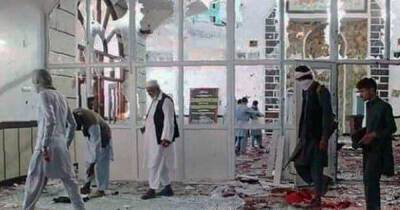 Кадры последствий теракта в мечети Афганистана, где погибли трое