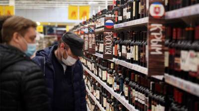 Онищенко оценил идею запрета продажи алкоголя без QR-кодов