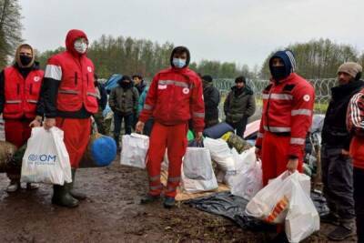Мигранты на польско-белорусской границе получили помощь от Красного Креста
