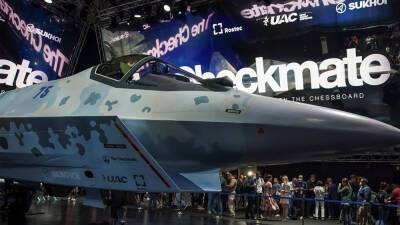 Российский перспективный истребитель Су-75 в габаритном сравнении с Су-57