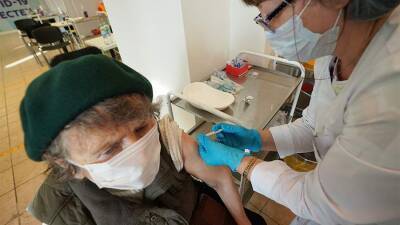 В Кузбассе введут обязательную вакцинацию от COVID-19 для лиц старше 60 лет