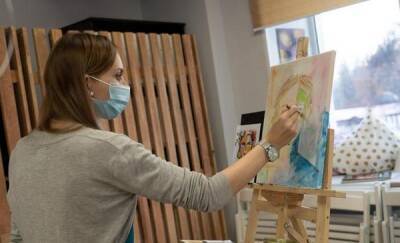Тобольские жители попробовали себя в живописи на мастер-классах московской студии Draw&Go