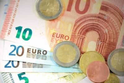 Курс евро превысил 83 рубля на фоне геополитических рисков