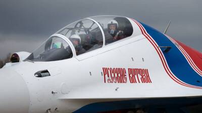«Русских витязи» прилетели на истребителях Су-30СМ в ОАЭ для участия в аэрошоу