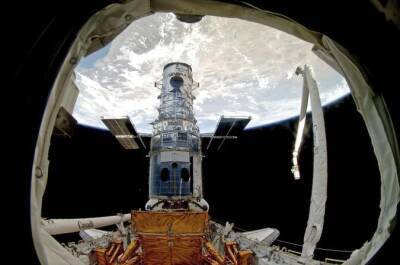 NASA снова чинит телескопа Хаббл