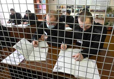 Медведев призвал расследовать все преступления в тюрьмах