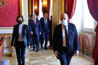 Шойгу в Париже встретился с министром обороны Франции