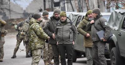 Резников впервые отправился в зону ООС в качестве министра обороны (фото)