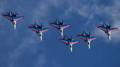 «Русские витязи» прибыли в ОАЭ для участия в авиасалоне Dubai Airshow — 2021