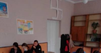 В школе под Черкассами класс "украсили" свастикой (фото)