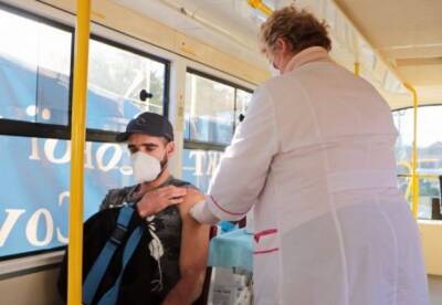В Одессе пункт вакцинации заработал в трамвае