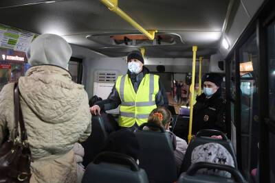 На этой неделе в Воронеже были пойманы 48 пассажиров без масок: всего за месяц около 500
