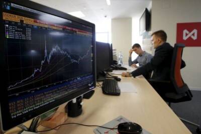 Доллар превысил отметку 73 рубля впервые с 22 октября, а российский рынок акций упал