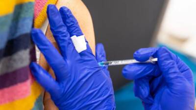 Семейный врач из Саксонии назвал вакцинацию против COVID-19 «телесным повреждением»