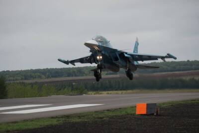 Бомбардировщики Су-34 нанесли удар по «боевикам» на учениях «Нерушимое братство — 2021»