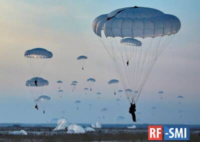 Два российских десантника погибли в ходе десантирования в Белоруссии