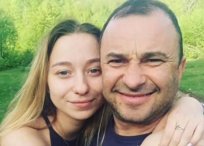 Молодая жена Виктора Павлика с ребенком на руках обратилась к украинцам: "Знайте, это не правда..."