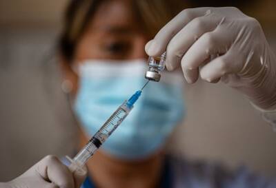 "Нет смысла": ВОЗ призывает страны отказаться от бустерной дозы и вакцинации детей от COVID-19