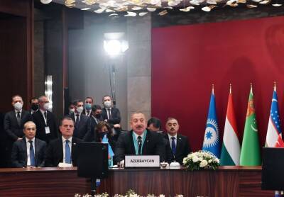 Президент Ильхам Алиев: Мы вновь связываем, соединяем географию тюркского мира