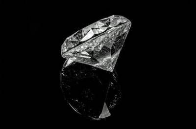 Ученые обнаружили в составе алмаза частички ранее не встречавшегося минерала и мира