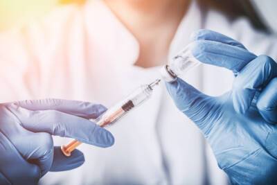 В Комздраве прокомментировали смерть вакцинированного от COVID-19 петербуржца