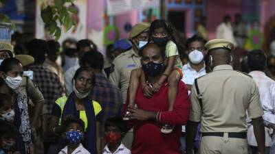 В Индии за сутки выявили более 11 тысяч случаев коронавируса