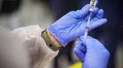 Вакцинация от коронавируса: одну прививку сделали более 12 млн украинцев