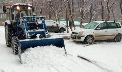На устранение последствий снегопада вышло более трехсот единиц техники